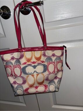Vintage Coach Poppy Graffiti Glam Tote bag purse with hot pink leather handles